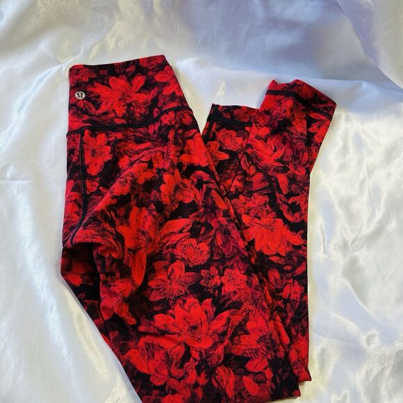 Lululemon Leggings Womens Sz 6 Floral Red Striped CompressionCrop Capri Gym Yoga - Picture 4 of 13